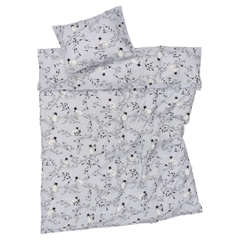 Sengesett 140x200cm Mummipappa - Sov trygt som Mummipappa. Han er alltid i ferd med å fikse noe på huset eller i Mummidalen – håndverk er hans superkraft. En bro må kanskje repareres etter regnværet. Eller så er det ...