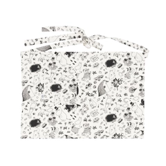 Apron 48x67cm b&w - The Moomins are having a feast and it’s time to enjoy all sorts of delicacies! The Moomin kitchen textiles are fit for everyday as well as for celebrations and gatherings.