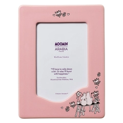 Photo frame 10x15cm Love - The cute Moomin photo frame pictures the heart-warming scene of Snorkmaiden and Moomintroll painting flowers ... The illustration is based on a comic strip “Moomin Builds a House” in which ...