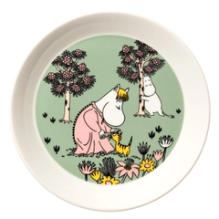 Plate 19cm Loving Care - The Loving Care plate's illustration embodies the spirit of the Moomin family where love and care are ... The illustration shows a heart-warming adventure where a picnic turns into a daring ...