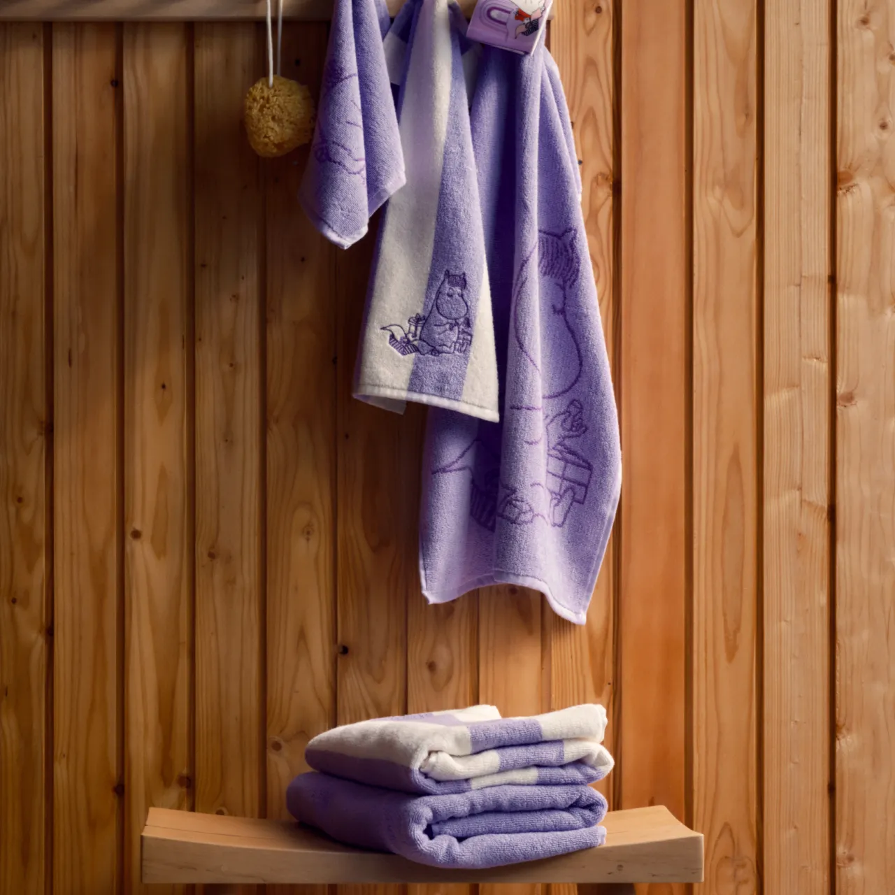 1069856_Moomin_moomin_bath_towel_70x140cm_Snorkmaiden_purple_2.jpg